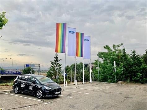 coche gay|GLOBE, el grupo LGBTIQ+ de Ford, celebra 25 años de avances .